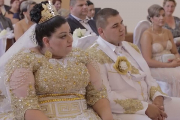 Вам и не снилось: цыганская свадьба с дождем из купюр в 500 евро