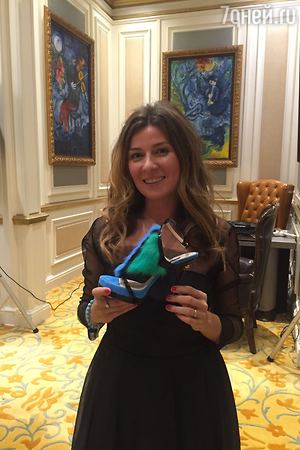 ВИДЕО: Жанна Бадоева  показала свои первые туфли