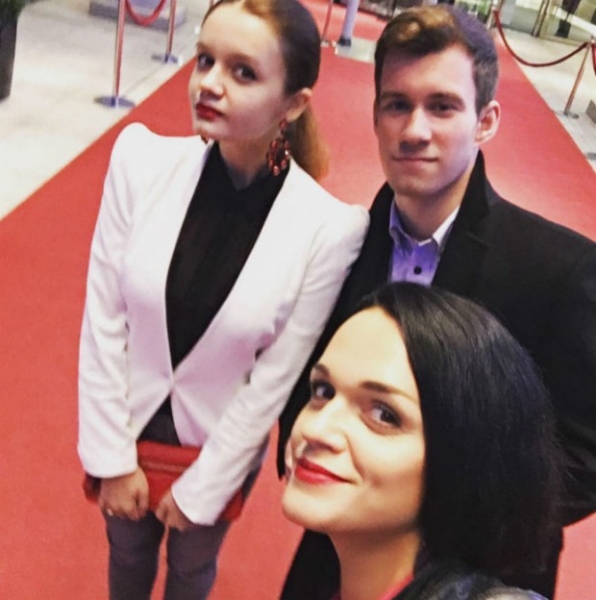 Певица Слава одобрила гражданский брак своей 17-летней дочери