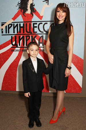 Шикарная Олеся Судзиловская на премьере «Принцессы цирка»