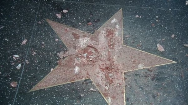 Вандал разбил звезду Дональда Трампа на Аллее славы в Голливуде
