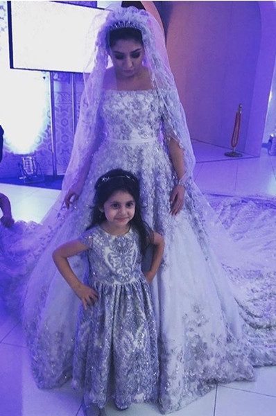 Таджичка вышла замуж в платье за 40 млн рублей