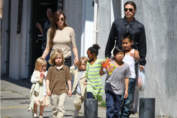 Джоли оклеветала Питта, чтобы увезти детей в Лондон 