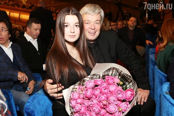 ВИДЕО: Алла Пугачева зажгла в молодежном наряде на концерте Кристины Орбакайте