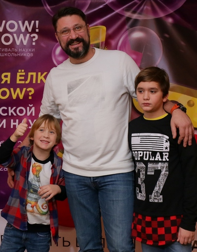 Виктор Логинов вывел в свет подросших сыновей