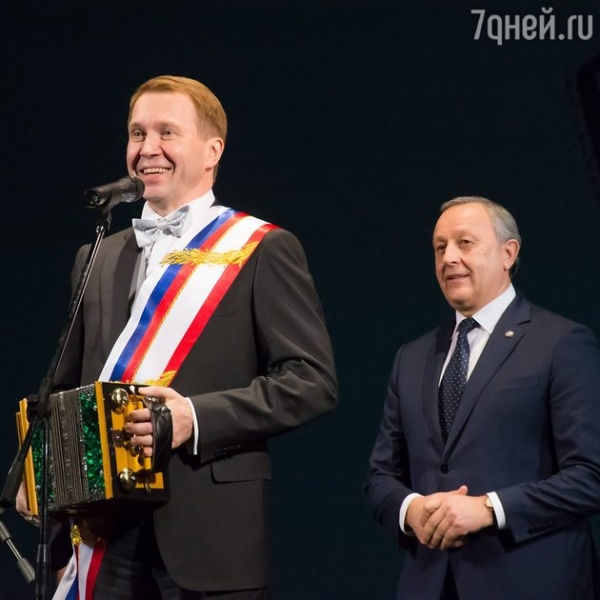 Евгений Миронов отпраздновал юбилей в компании Боярской, Матвеева и Мироновой