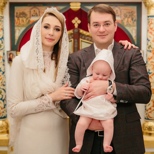 Телеведущая Катя Токарева крестила сына в Новодевичьем монастыре