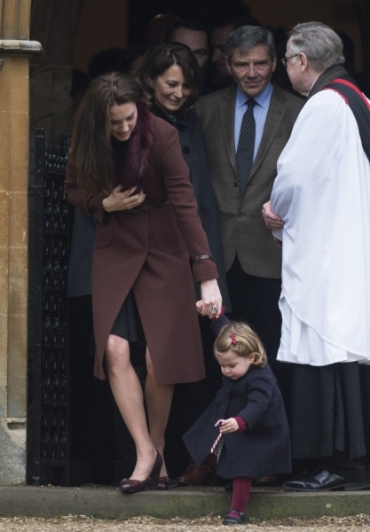 Фото дня: Кейт Миддлтон и принц Уильям на рождественской службе с детьми