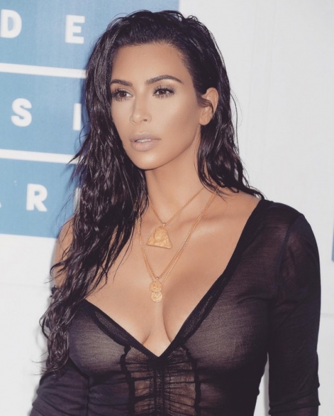 Ким Кардашьян возглавила рейтинг самых откровенных звезд в Instagram