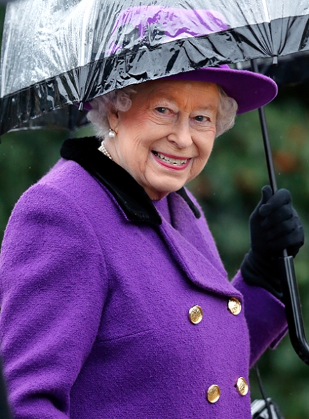Королева Елизавета II появилась на публике после тяжелой болезни