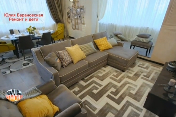 Юлия Барановская с шиком обустроила гостиную в новой квартире