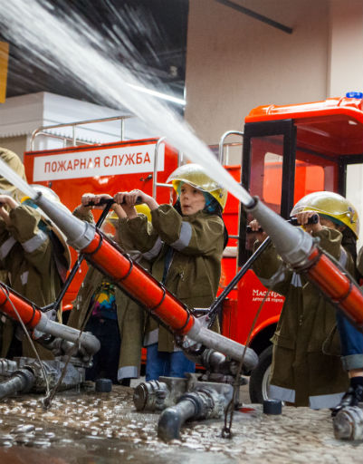 Александр Бердников готовит сына к карьере пожарного