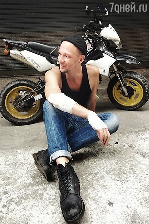 Автор саундтрека «Притяжения» разбился на мотоцикле