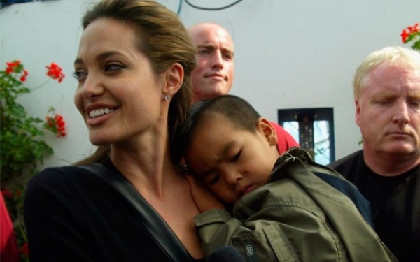 Камбоджиец признался в подделке документов по усыновлению Анджелиной Джоли