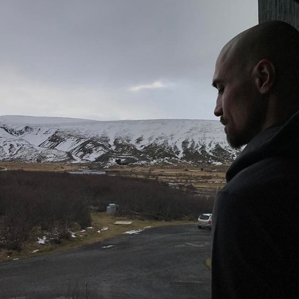 Дима Билан выложил в сеть снимки с отдыха в Исландии