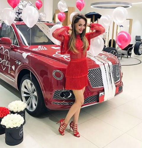 Анна Калашникова получила в подарок авто за 20 миллионов