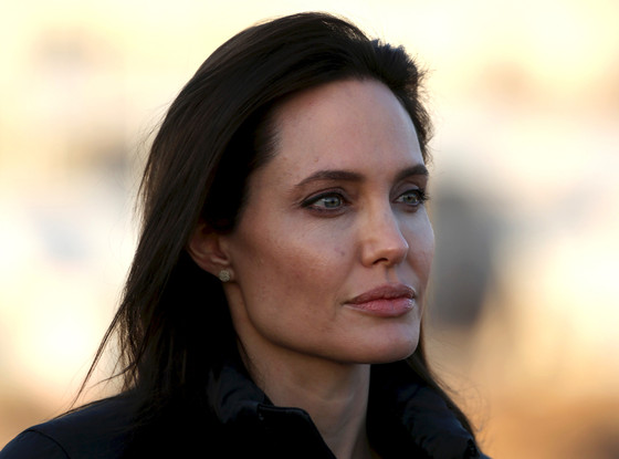 Анджелина Джоли покупает землю, принадлежащую «красному кхмеру»