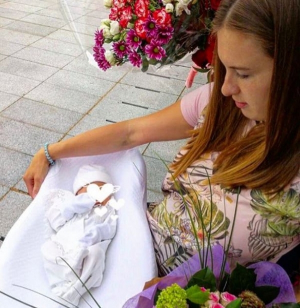 Сломавшая позвоночник Мария Комиссарова беспокоится за своего ребенка