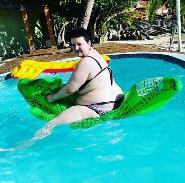 Самая толстая участница Дом-2 Саша Черно показала фото в бикини на Сейшелах