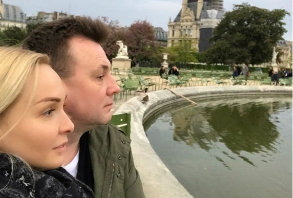 Наталья Варвина с супругом отправилась на свидание в Париж