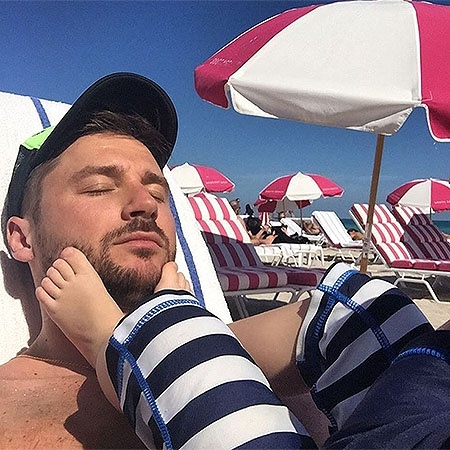 Сергей Лазарев отдыхает с сыном на курорте