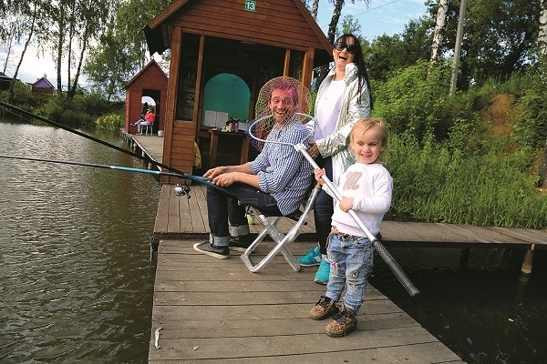 Ловись большая и маленькая: Елена Воробей и Дмитрий Миллер устроили поединок на рыбалке