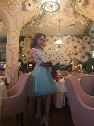 Беременная Анна Калашникова получила дорогие украшения на день рождения