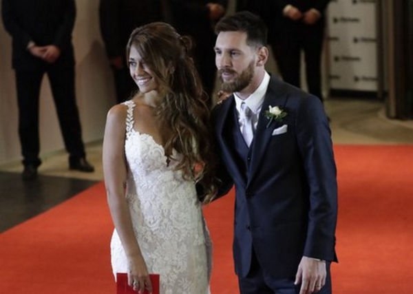 Lionel Messi combined bonds of marriage with the mother of his children ...