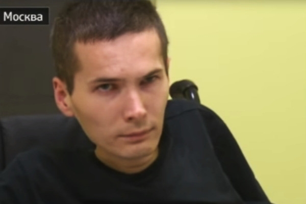 Осужденного за разбой колясочника Антона Мамаева выпустили из СИЗО