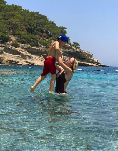 Бородина и Пынзарь показали жаркие фото из отпуска в Турции