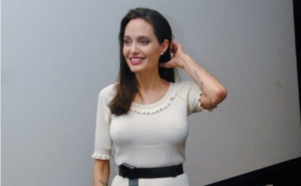 Анджелина Джоли появилась на пресс-конференции без нижнего белья