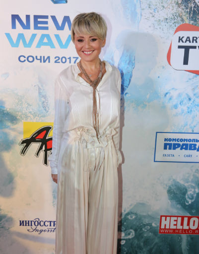 Анна Калашникова в «голом» платье произвела фурор на «Новой волне»