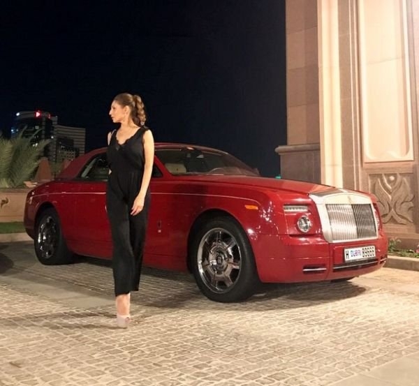 Постояльцы отеля в Дубаи узнали в гостье подругу президента Натали Соболеву