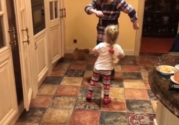 Алла Пугачева и маленькая Лиза демонстрируют навыки карате
