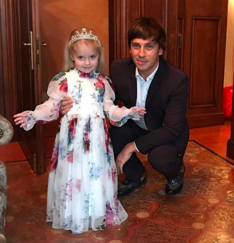 Наденьте это немедленно: дочь Пугачевой вынесла маме модный приговор