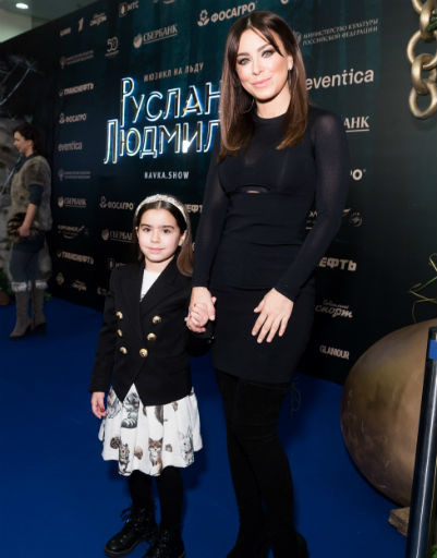 Дочь Татьяны Навки поддержала маму на премьере