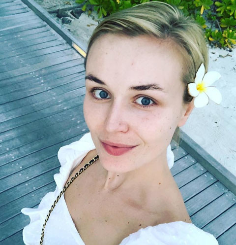 Полина Гагарина впервые опубликовала фото дочери