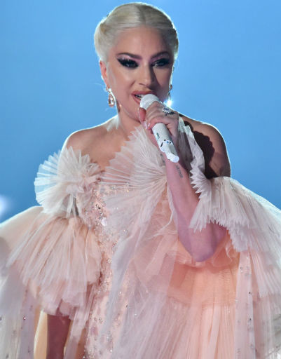 Леди Гага и Бейонсе произвели фурор на премии «Грэмми»