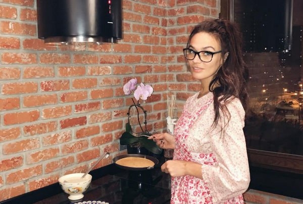 Алена Водонаева не может выйти из своей квартиры