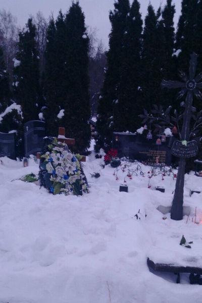 Поклонники требуют вернуть памятник Владислава Галкина
