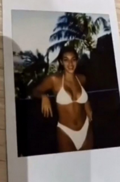 Ким Кардашьян показала фото в бикини в юности