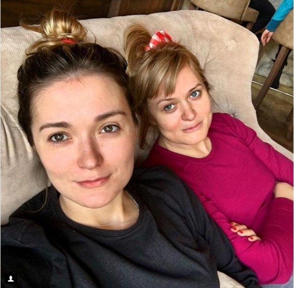 Сестры Михалковы поделились совместным снимком без грамма косметики