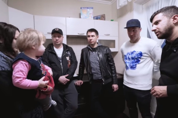 Илья Ковальчук навестил детей, которым пожертвовал большую сумму