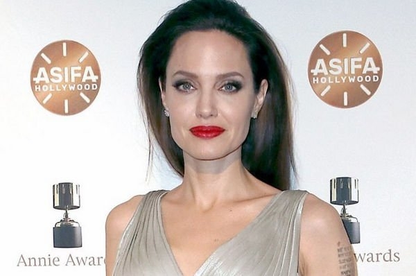 Анджелина Джоли потеряла сознание из-за истощения
