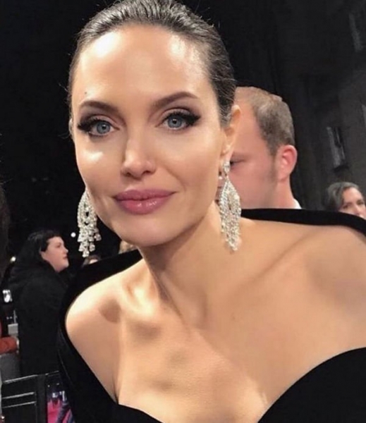 Анджелина Джоли потеряла сознание из-за истощения