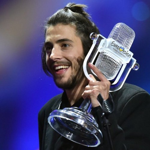 Победитель «Евровидения-2017″ Сальвадор Собрал вновь на сцене после пересадки сердца