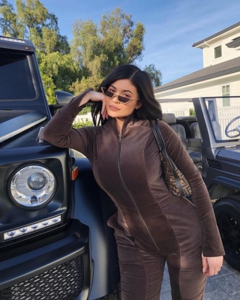 Kylie Jenner Took A Walk With His Daughter Stormy In Total Look Fendi Celebrity News 