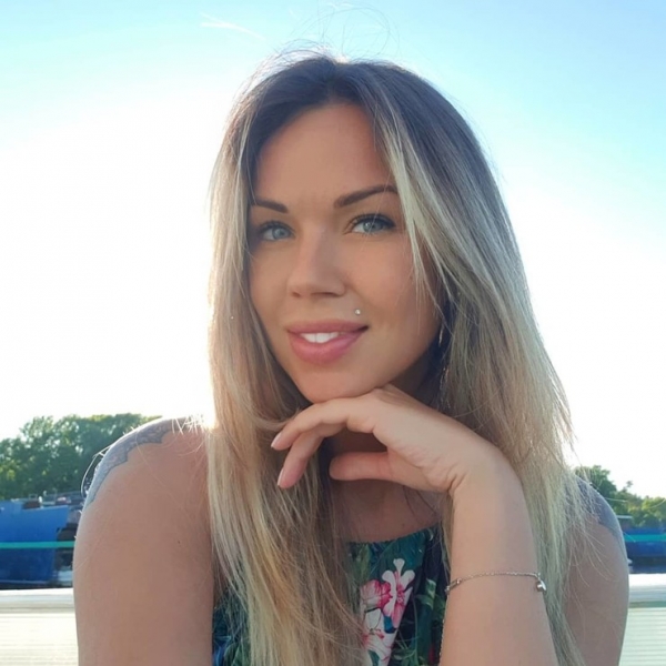 Фанаты заподозрили первую жену Тарасова в конфликте с Костенко