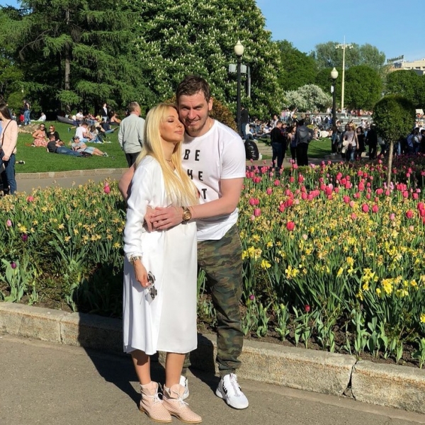 Игорь Макаров опубликовал фото беременной Леры Кудрявцевой