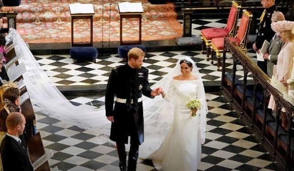 Весь мир обсуждает фото и видео со свадьбы принца Гарри и актрисы Меган Маркл